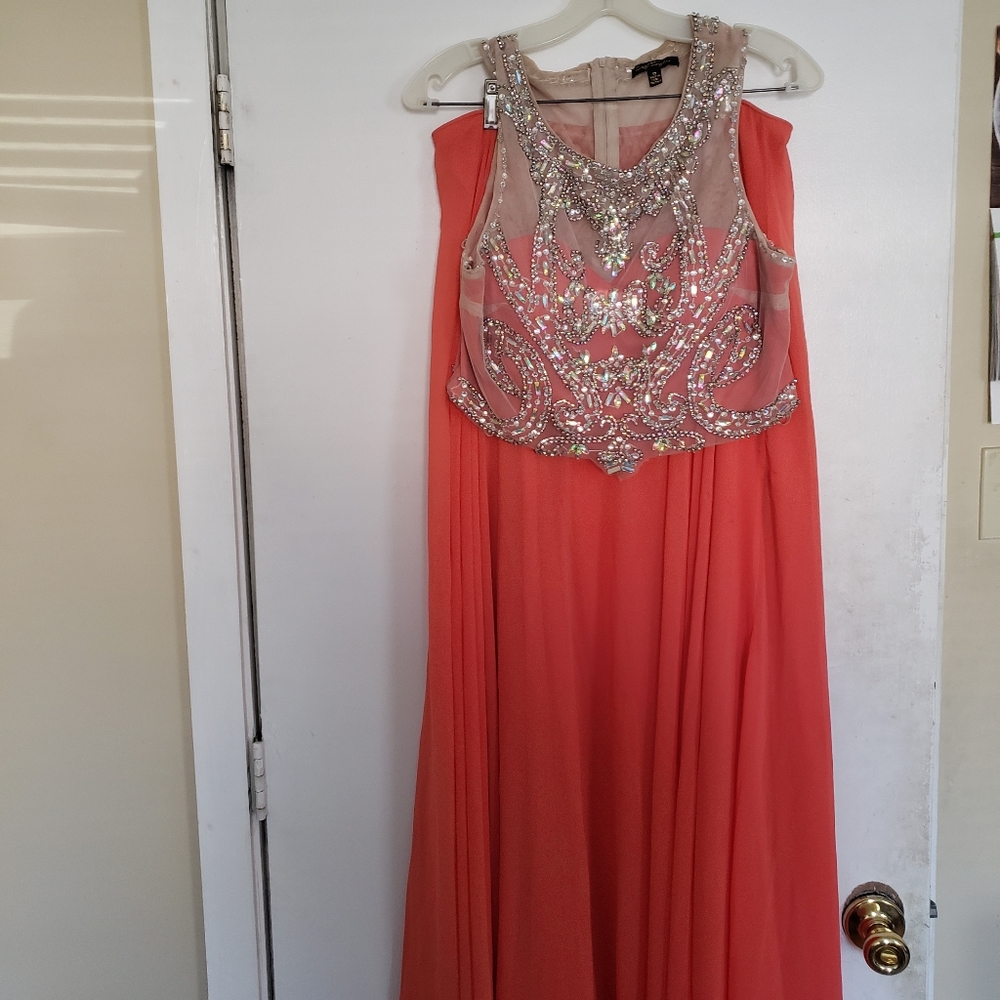 Dress - Picture 3 of 4